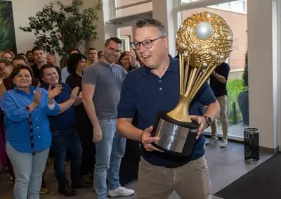 Jeroen Driessen verguld met de ‘Oscar voor bedrijven’: ‘Super mooi, een enorme eer’