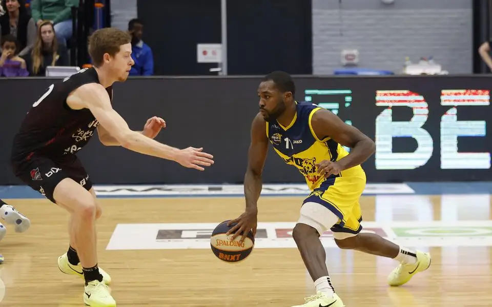 Spanning in play-offs weer terug, LWD Basket verslaat Leiden. ‘Maar we zijn er nog lang niet’