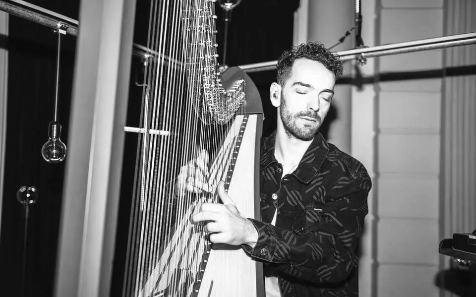 Harpist Remy van Kesteren: ’Ik ben een toerist in de muziek’