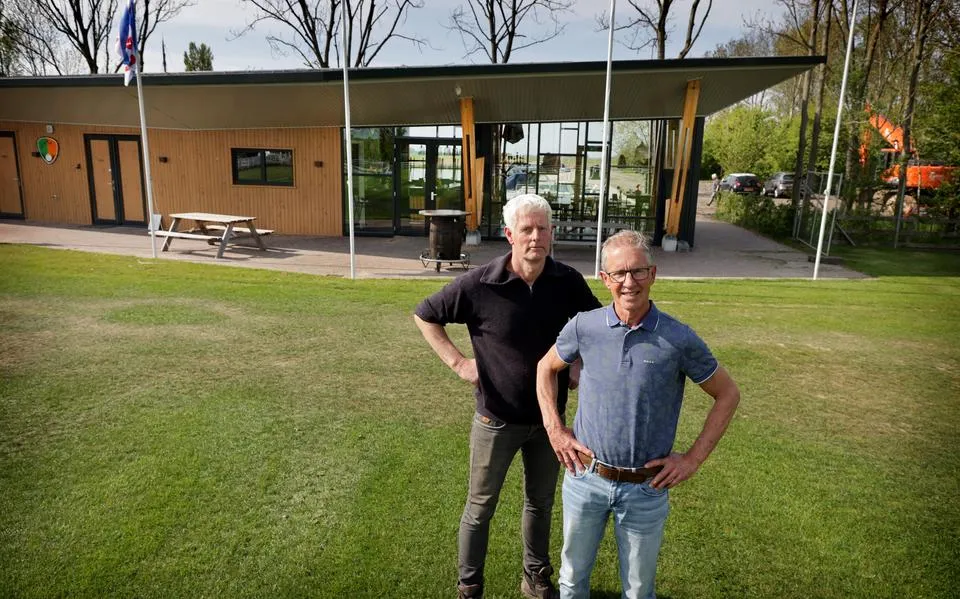 Van muizenhok naar kaatspaleis: Ried fikst eigenhandig hagelnieuw zomerdorpshuis