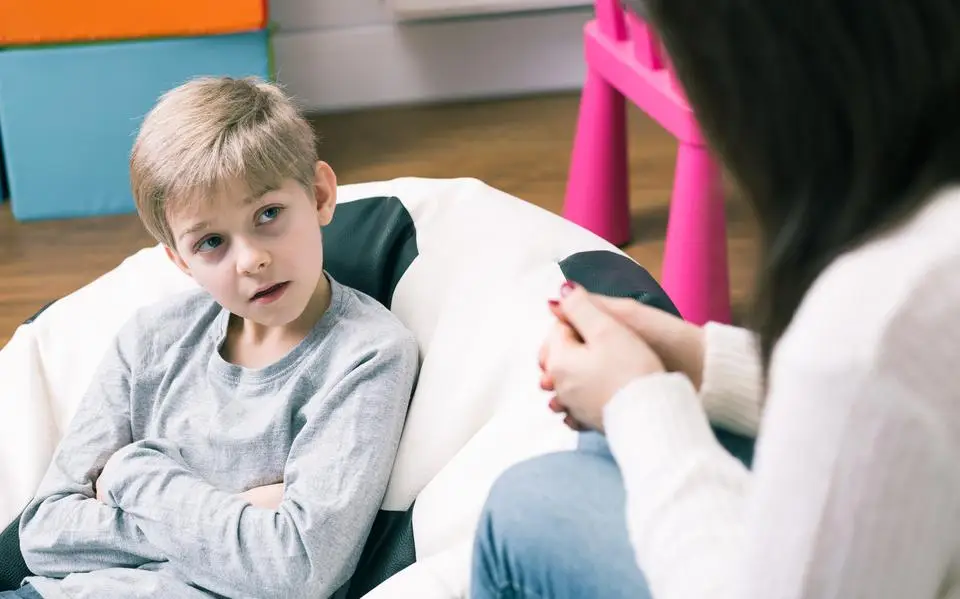 Hoe corrigeer je je kind, als je moeite hebt met straffen?
