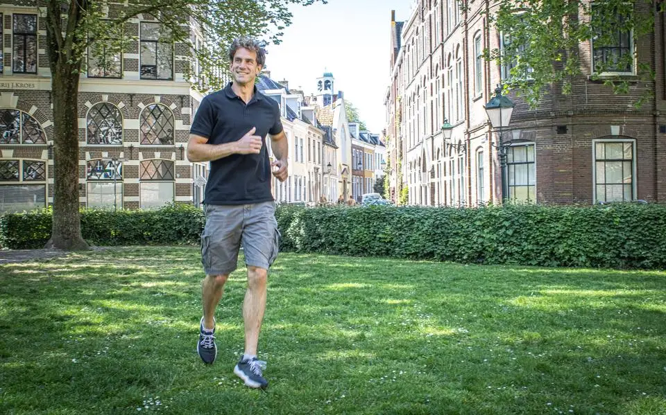 Van drank- en drugsverslaafde tot blije verslaafde marathonloper: Lennart (35) flikt het en rent nu voor stichting KiKa