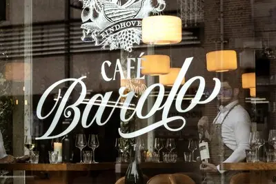 Een stukje Spanje in Eindhoven: sterrenchef Adrian Zarzo opent wijnbar Café Barolo