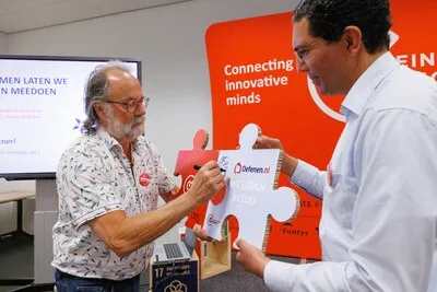 Laaggeletterdheid aanpakken: Oefenen.nl en Eindhoven Engine slaan handen ineen