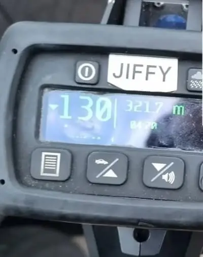 Automobilist raast met 130 langs snelheidscontrole en raakt rijbewijs kwijt, maar wordt even later opnieuw betrapt