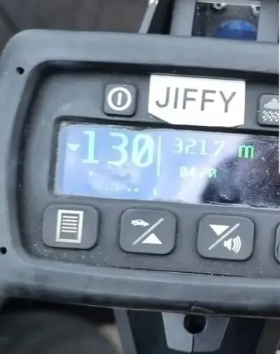 Automobilist raast met 130 langs snelheidscontrole en raakt rijbewijs kwijt, maar wordt een later opnieuw betrapt
