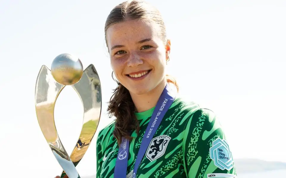 Franeker keeper Maren (16) Europees kampioen Oranje O17: ‘Mijn taak was simpel, ballen tegenhouden’