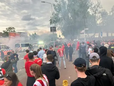 LIVE PSV kampioen | Bekijk hier hoe de ME ingrijpt op het feest in Eindhoven