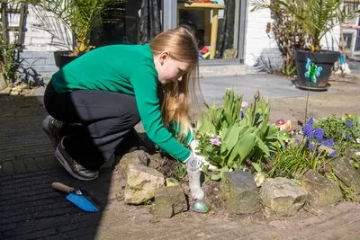 Son en Breugel doet mee aan NK-tegelwippen