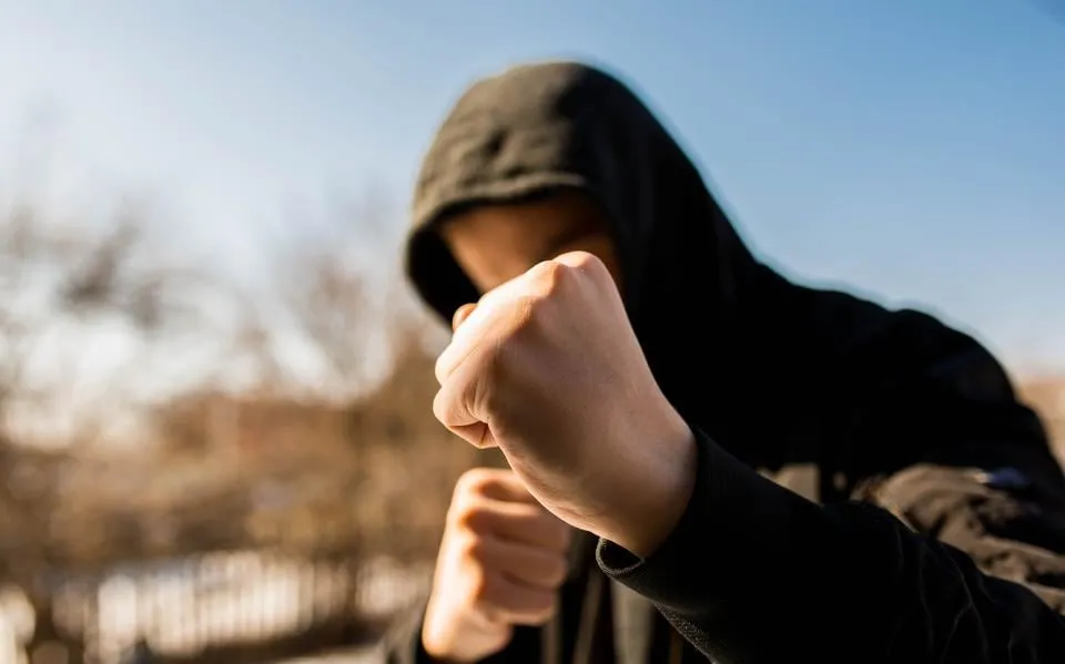 Man (47) uit Sneek vrijgesproken van bedreigen broers die hem mishandelden