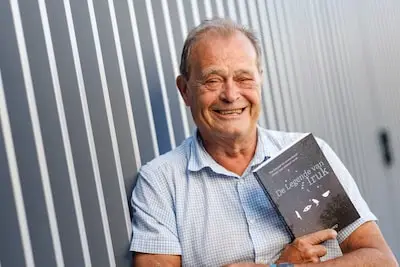 Na 25 jaar is het sciencefictionboek van raadslid Hans Sweep af: ‘Soms lag het jarenlang stil’
