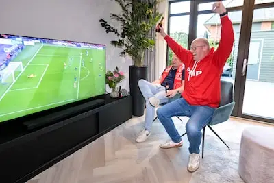 Rutger (50) schreeuwt het uit in de 99ste minuut, zijn tweelingbroer Roland slaat de deur dicht: ‘Ze doen het zelf’