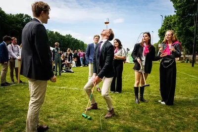 ‘Een Engels cricketsfeertje’ in Tilburg: op dit sporttoernooi leven studenten zich uit