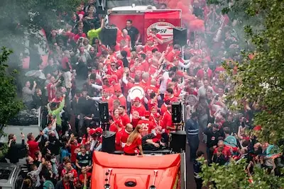 Huldiging PSV maandag live te zien bij ED