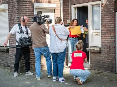 Tranen van geluk in Eindhovense straat, waar de SuperPost­co­de­Prijs is gevallen: ‘Nu ben je van alle shit af’