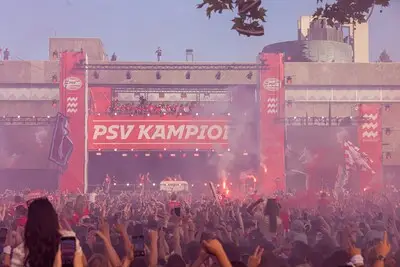 Na een verloren gewaand voetbalseizoen juicht Eindhoven de longen uit zijn lijf