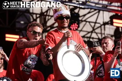 Heet van de Herdgang | Kampioensaflevering met speciale gasten, live vanuit het stadhuis tijdens de huldiging van PSV