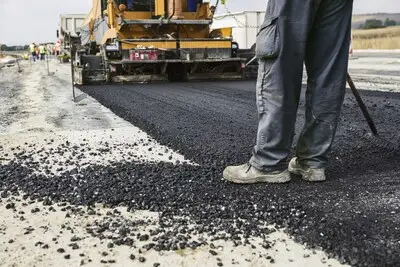 Fietspad in Waalre krijgt nieuw asfalt