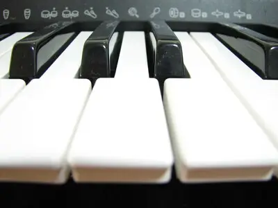 Sopraan Kris Ng en pianist Aarón Ormaza Vera treden op in Helmond