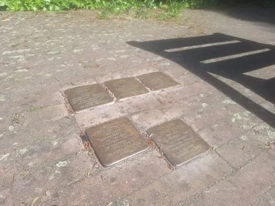 Mysterie: waarom liggen deze bronzen en gouden stenen door heel Tilburg?
