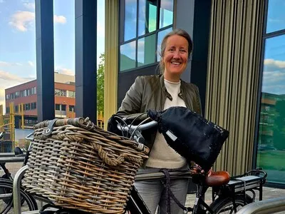Pam uit Helmond wil geld terug na wegslepen fiets: ‘Mijn kapotgeknipte slot lag in het mandje’