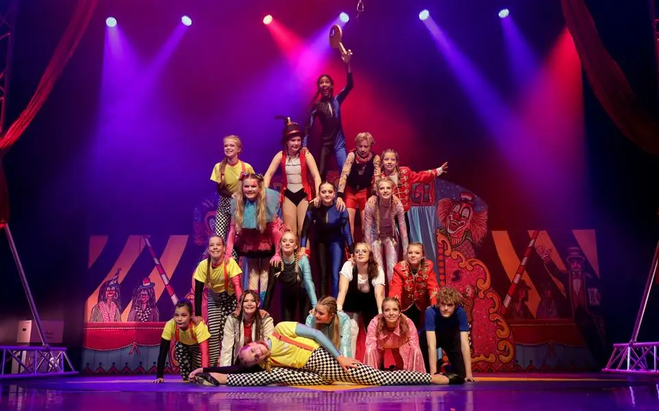 Jeudgcircus Saranti biedt zomer vol gratis activiteiten aan kinderen in gemeente Leeuwarden. ‘Liever iets voor de maatschappij’