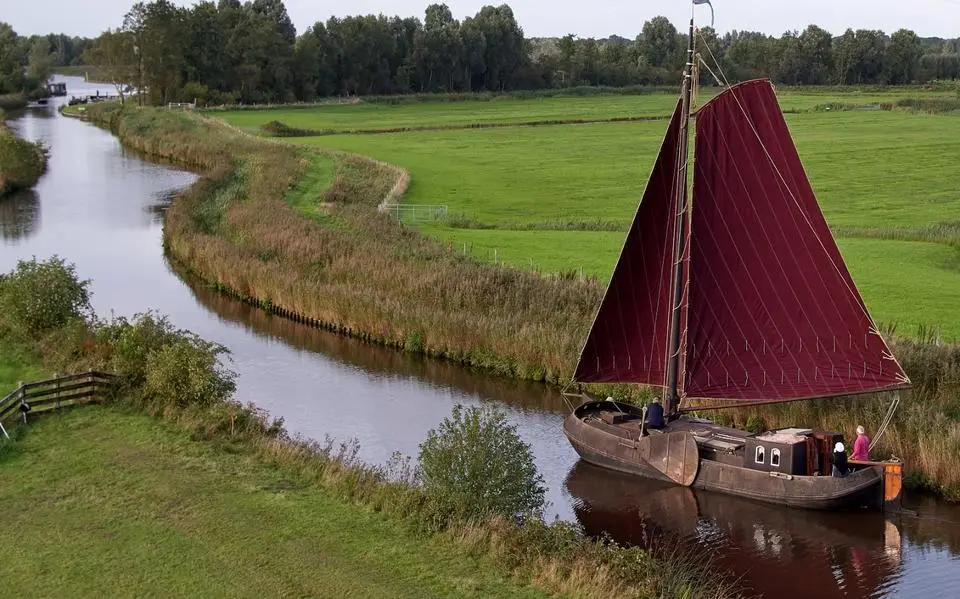 Skûtsje ‘De Rot’ uit Rottevalle kiest ruime sop: nu met elektromotor