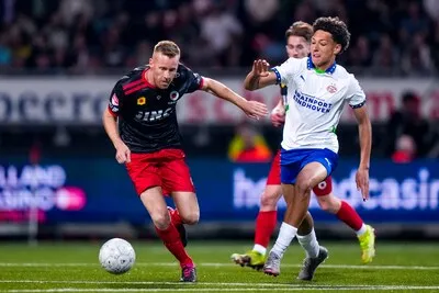 Zestien jaar en al bij PSV in de Keuken Kampioen Divisie: met Fabian Merién gaat het - zoals altijd - snel
