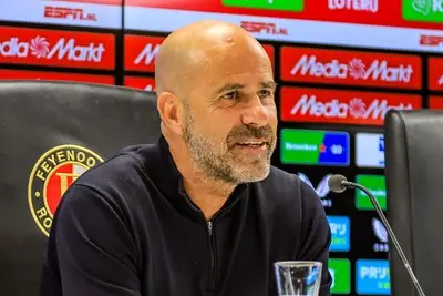 Peter Bosz vond PSV bij Feyenoord verschrikkelijk slecht en ziet daarna álles veranderen: ‘Kom op man, waar moet je hier bang voor zijn?’