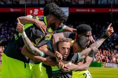 Noa Lang is de grote man bij PSV na dubbelslag tegen Feyenoord: 'Ik heb de trainer nog nooit zo boos gezien'