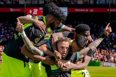 Matchwinner Noa Lang schrok van boze Peter Bosz in de rust: ‘Zo had ik hem nog nooit gezien’
