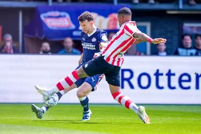 LIVE | Goal PSV! Eindhovenaren komen verdiend op voorsprong in Rotterdam, Perisic knikt binnen