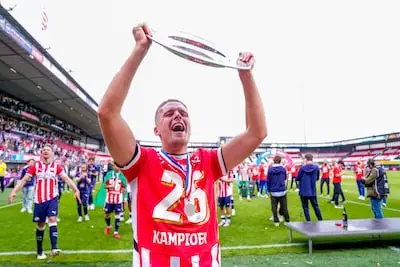 Joey Veerman kende 'droomweek' met drie overwinningen, kampioenschap én geboorte van zoontje: 'Mooier kan het niet'