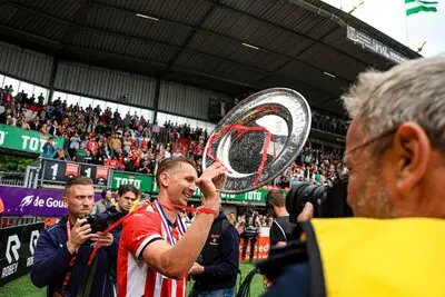 LIVE PSV kampioen | Schaal is overhandigd en Eindhoven viert feest