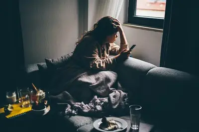 Eveliens dochter wil dood, maar moet een jaar wachten op hulp: ‘Doordat het zo lang duurde, hadden wij zelf ook hulp nodig’