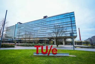 Conflict TU Eindhoven loopt hoog op: ex-directeur vecht voor terugkeer in oude functie