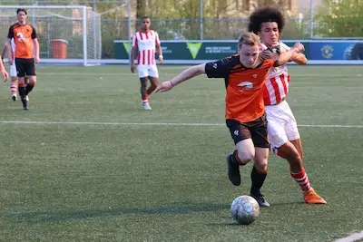 Dit zijn de uitslagen, doelpuntenmakers en wedstrijdverslagen van het amateurvoetbal op zaterdag