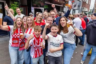 Een achtbaan vol hoop, chagrijn en vreugde: het bizarre PSV-seizoen door de ogen van supporter Mascha