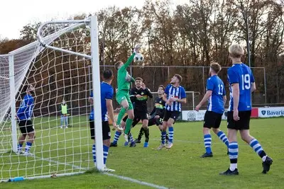 Keeper FC Eindhoven AV mag in slotfase de spits in én scoort, Acht maakt er acht