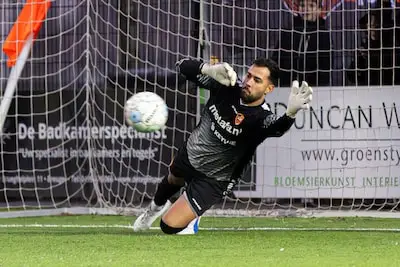 Spaanse goalie wil vlammen bij Nuenen: ‘Maar eerst nog historie schrijven met SBC’