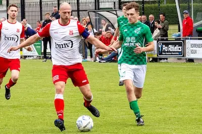 Dit zijn de uitslagen, doelpuntenmakers en wedstrijdverslagen van het amateurvoetbal op zondag