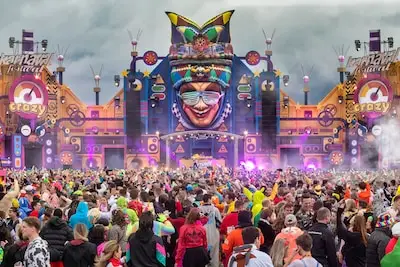 Brabantse monniken worden gek van gedreun van festivals en stappen naar de hoogste rechter