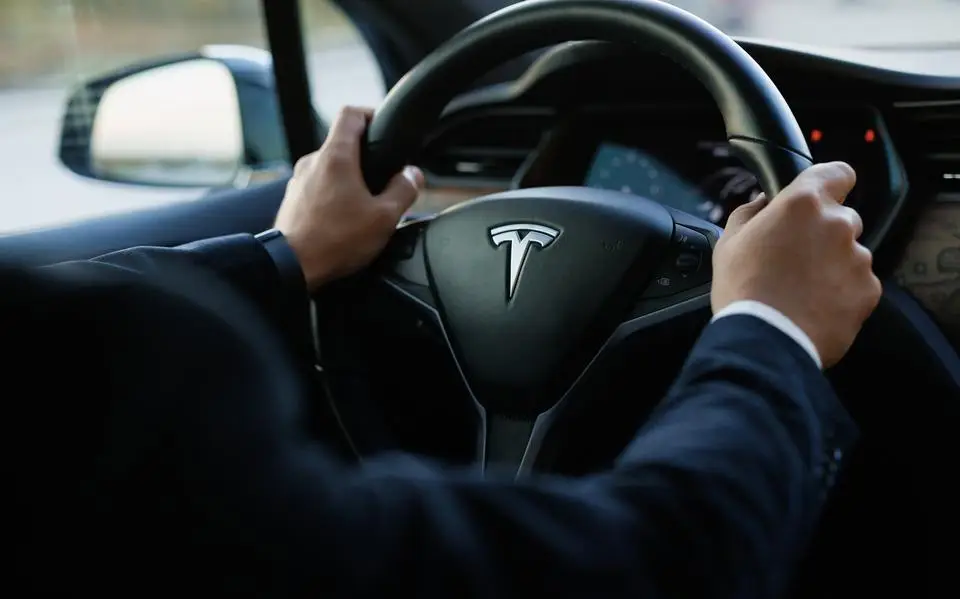 Tesla-verkoop in Friesland ingestort: afgelopen maand slechts zes auto’s verkocht