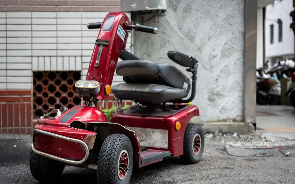 Mannen (38 en 43) uit Sneek stelen scootmobiel. ‘Ik wilde hem verkopen’