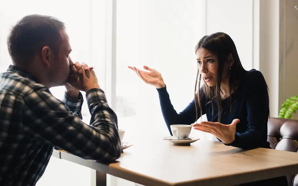 Communiceren is geven en nemen: soms zeg je meer door te luisteren | opinie