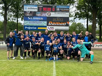 FC Cranendonck promoveert na moeizame zege: ‘Je zag dat er enorm veel druk op stond’