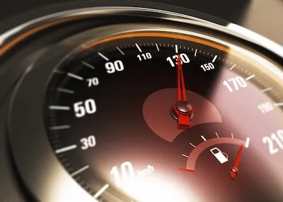 Duitser scheurt met 135 km per uur over provinciale weg in Tilburg en mag rijbewijs inleveren