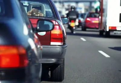 Lange file op de A58 richting Tilburg door ongeval met meerdere voertuigen bij Breda