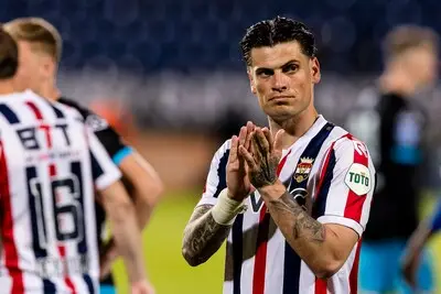 Emoties bij Willem II-verdediger na heftige periode: ‘De keiharde realiteit is: je bént niet sterker dan je lichaam’