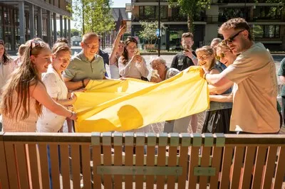 Familie onthult op haar geboortedag een blijvende herinnering aan Eva Kroot (1998–2024) op Koningsplein in Tilburg